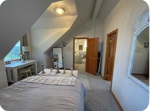 1 室のベッドルーム、デスク、アイロン / アイロン台、WiFi (無料)