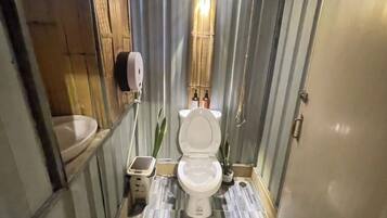 Chambre Triple, vue colline | Salle de bain