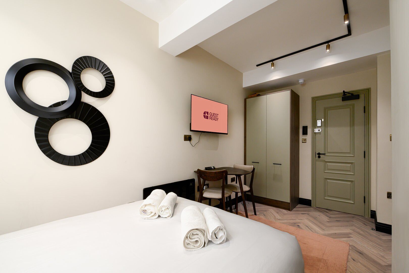 Studio (Standard Studio)