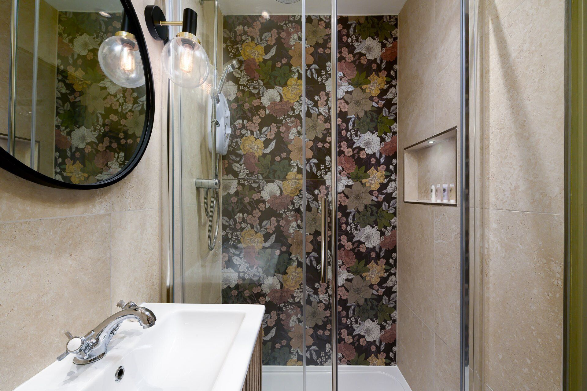 Studio (Standard Studio)