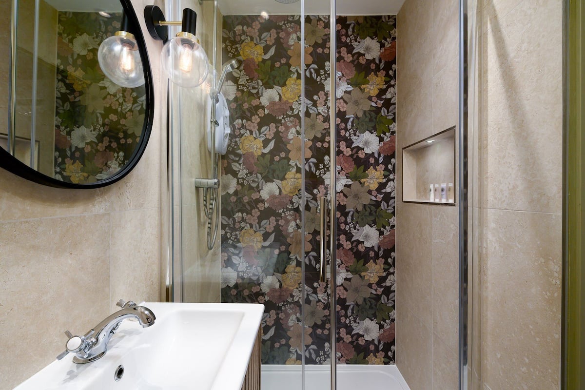 Studio (Standard Studio)