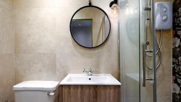 Studio (Standard Studio) | Bathroom | Shower, soap, toilet paper