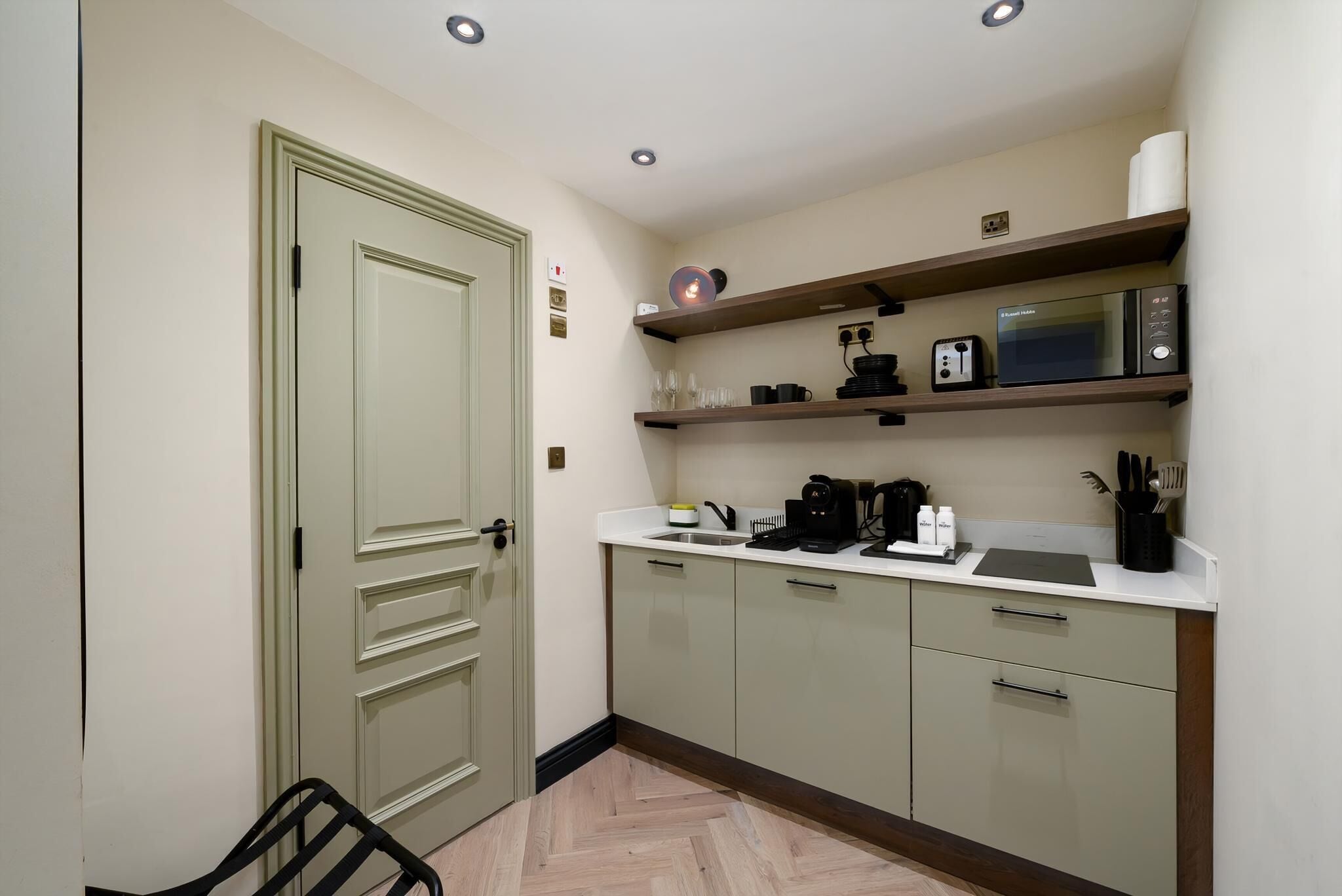 Studio (Standard Studio)