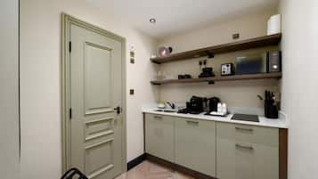 Studio (Standard Studio)