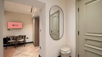 Studio (Standard Studio)