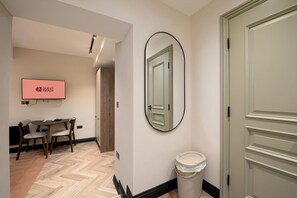 Studio (Standard Studio)