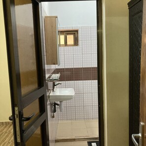 مناشف، صابون، ورق حمّام