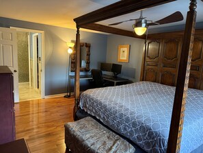 5 bedrooms, iron/ironing board, WiFi, bed sheets