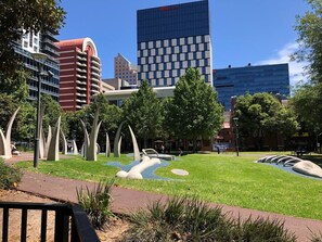 المنطقة المحيطة بالمنشأة