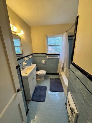 Towels, toilet paper - Charming 2BR in Monticello Park
Covered parking, Near Downtown/ Pearl (San Antonio)