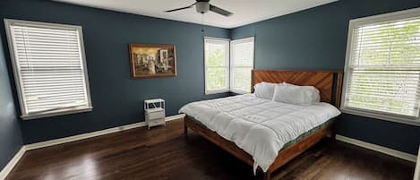 2 bedrooms, iron/ironing board, internet, bed sheets