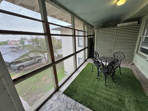 Outdoor dining - Charming 2BR in Monticello Park
Covered parking, Near Downtown/ Pearl (San Antonio)