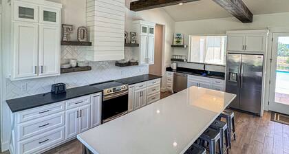 Out of Bounds, pool, Frio River, sleeps 24