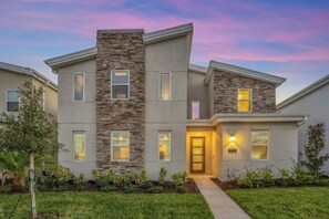 Room - Disney Decorated Home 8Min to Disneyworld Pool/Spa Sleeps 22 Stl104 (Kissimmee)