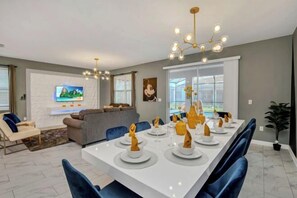 Room - Disney Decorated Home 8Min to Disneyworld Pool/Spa Sleeps 22 Stl104 (Kissimmee)