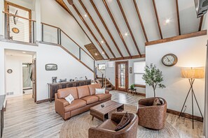 TV, fireplace - LAGO LA CASA~ on Famous Lake Granbury TX (Granbury)