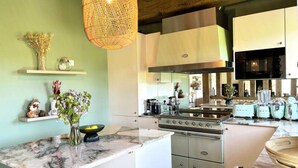 Coffee/tea maker, fridge, microwave, oven - Villa in Tourgeville With Private Garden (Tourgeville)