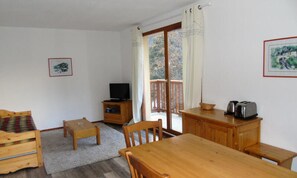Interior - 2 Rooms for 6 People (Modane)
