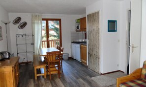 Interior - 2 Rooms for 6 People (Modane)