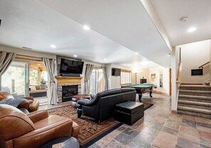 TV, fireplace