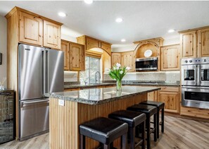 Microwave, oven, stovetop, dishwasher - Tremendous, Cozy 5-bedroom house nestled in nature, close to most major resorts! (Park City)