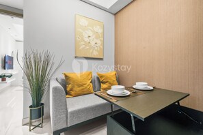 Leilighet, 1 soverom, havutsikt | Spisestue