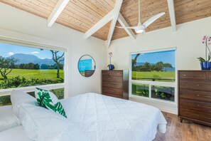 Tabla de planchar con plancha, wifi, ropa de cama