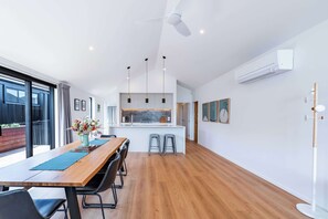 Dining - Mountainlight Escape - With Lake and Alpine Views (Wānaka)