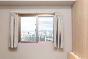 Superior Triple Room | Iron/ironing board, free WiFi - Residence Hotel Hakataekiminami (Fukuoka)