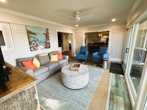 TV, fireplace - The Lake House at Sunset Bay (Hot Springs)