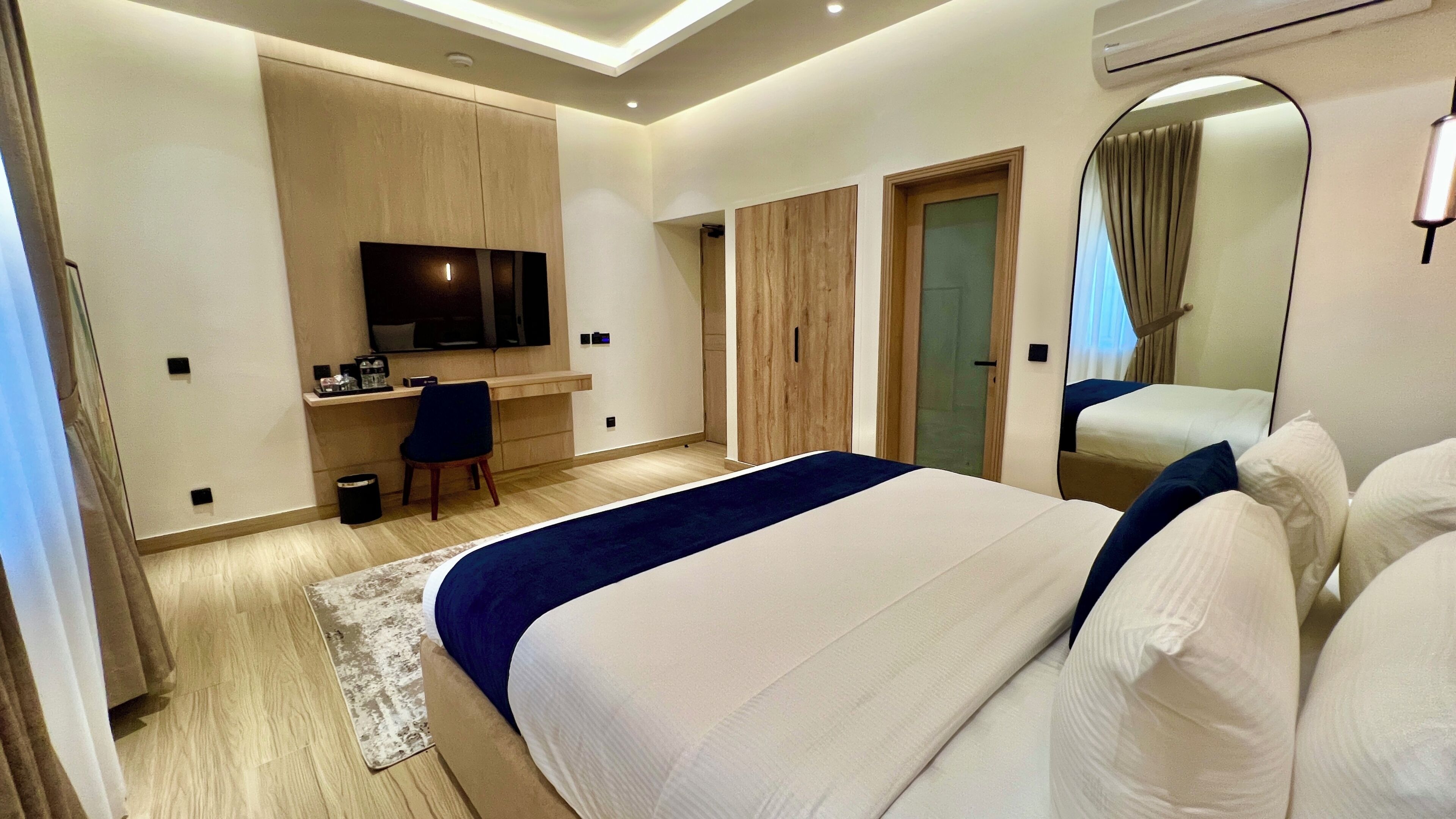 Executive Double or Twin Room | In-room safe, laptop workspace, blackout drapes, iron/ironing board