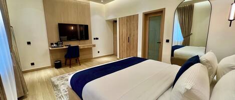 Executive Double or Twin Room | In-room safe, laptop workspace, blackout drapes, iron/ironing board