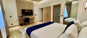 Aurhom By Royal Inn