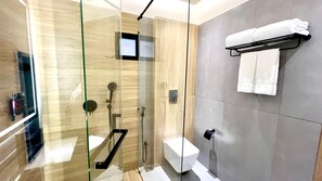 Executive Double or Twin Room | Bathroom - Aurhom By Royal Inn (Karachi)