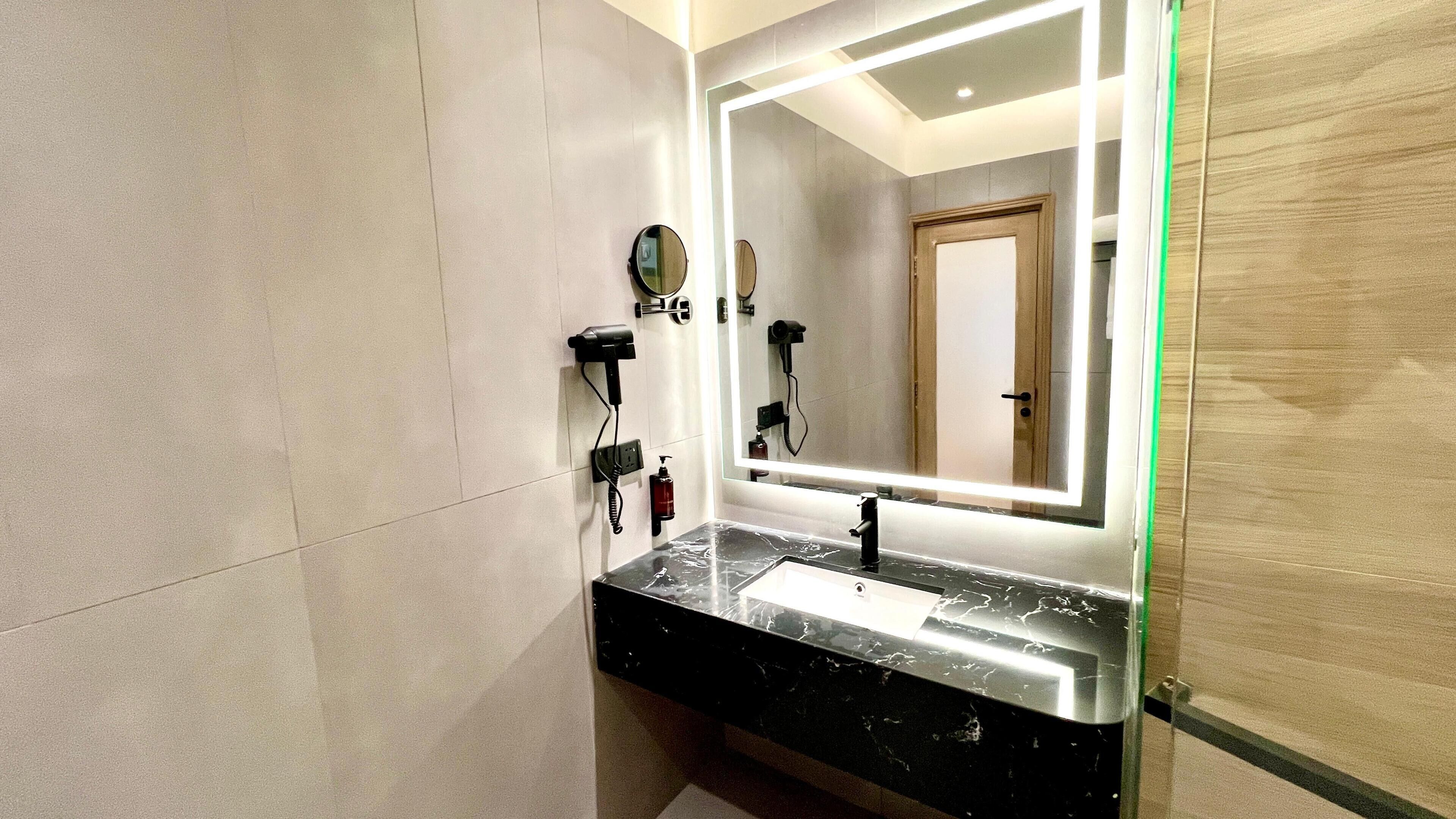Executive Double or Twin Room | Bathroom