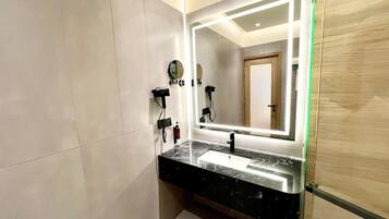 Executive Double or Twin Room | Bathroom