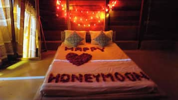 Deluxe Double Room, Balcony, Hill View | Bathroom | Free toiletries, towels, soap, shampoo