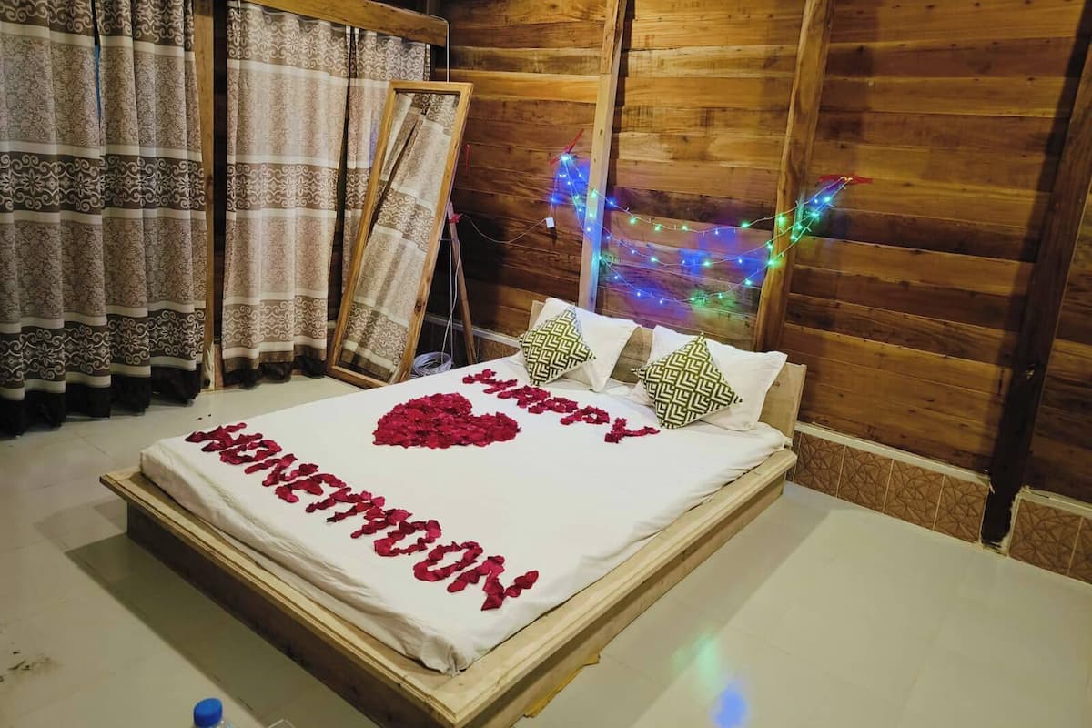 Deluxe Double Room, Balcony, Hill View