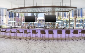 Bar (en la propiedad)