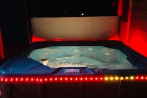 Room - Bnb Hyperion 4B2B Home w Firepit, Hot Tub & Pond (Eustis)