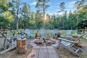 Room - Bnb Hyperion 4B2B Home w Firepit, Hot Tub & Pond (Eustis)