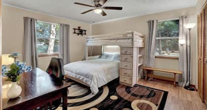 Bnb Hyperion 4B2B Home w Firepit, Hot Tub & Pond