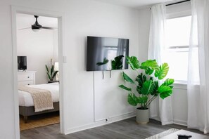 1 bedroom, desk, iron/ironing board, travel cot - Sojourn | The South Shore Apartments (Norfolk)