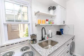 Fridge, microwave, oven, stovetop - Anchor Breeze | Sojourn | Steps to the Beach (Norfolk)