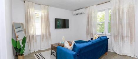 テレビ、書斎 / ワークスペース