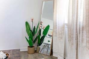 Interior - Anchor Breeze | Sojourn | Steps to the Beach (Norfolk)
