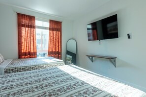 2 bedrooms, iron/ironing board, internet, bed sheets