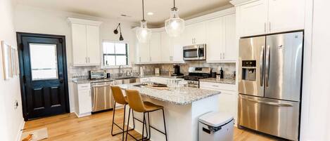 Refrigerador, microondas, parrilla de estufa y lavavajillas