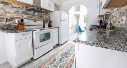 Cheerful 2 Bedroom Home near Virginia Wesleyan