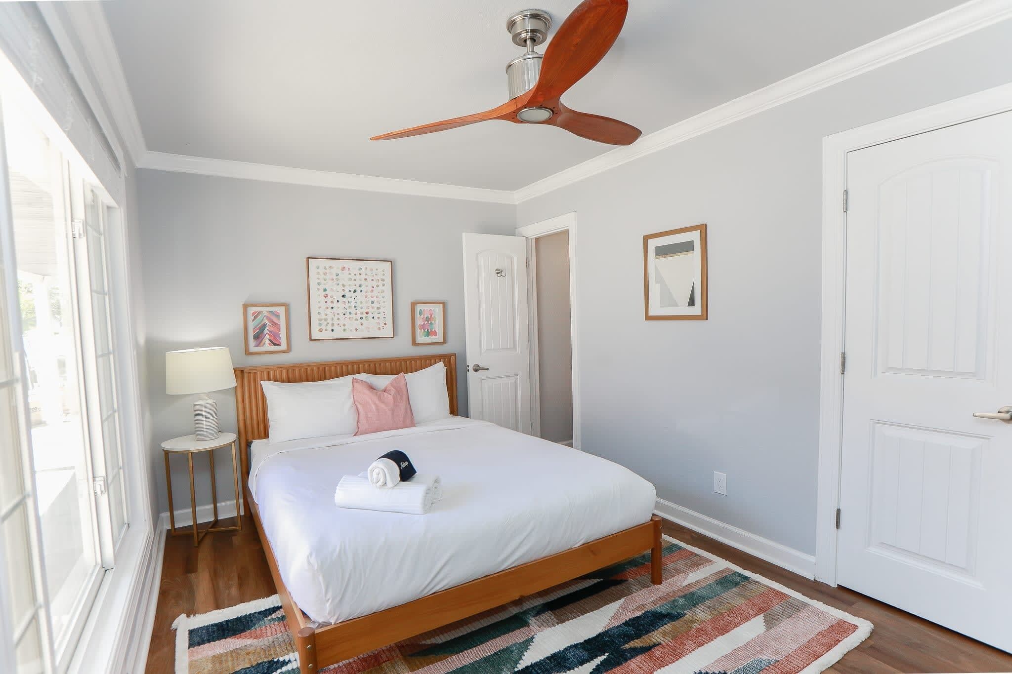 2 habitaciones, escritorio, tabla de planchar con plancha y wifi 